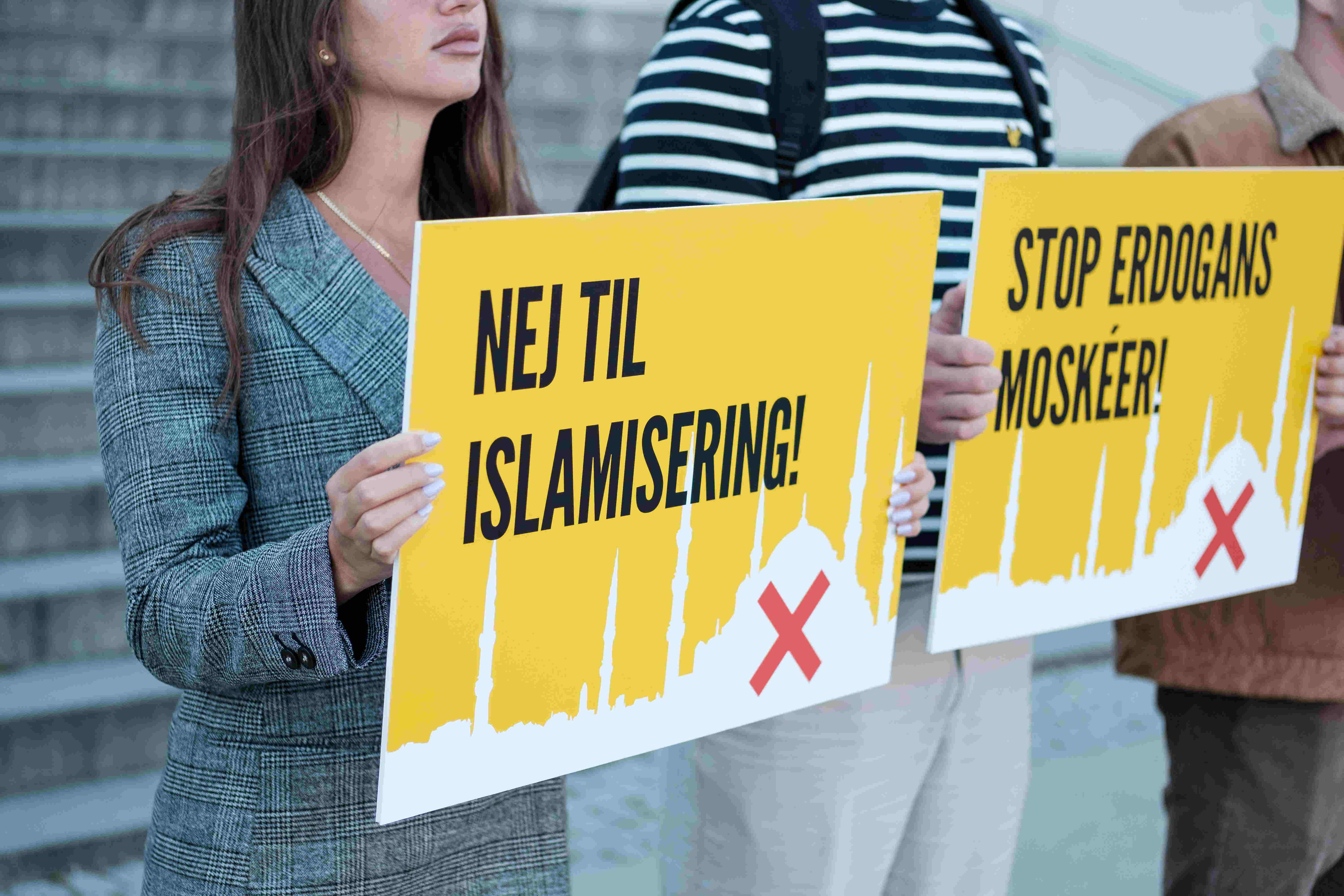 https://campaign-image.eu/zohocampaigns/19920000003056004_zc_v8_stop_islamisering.jpg