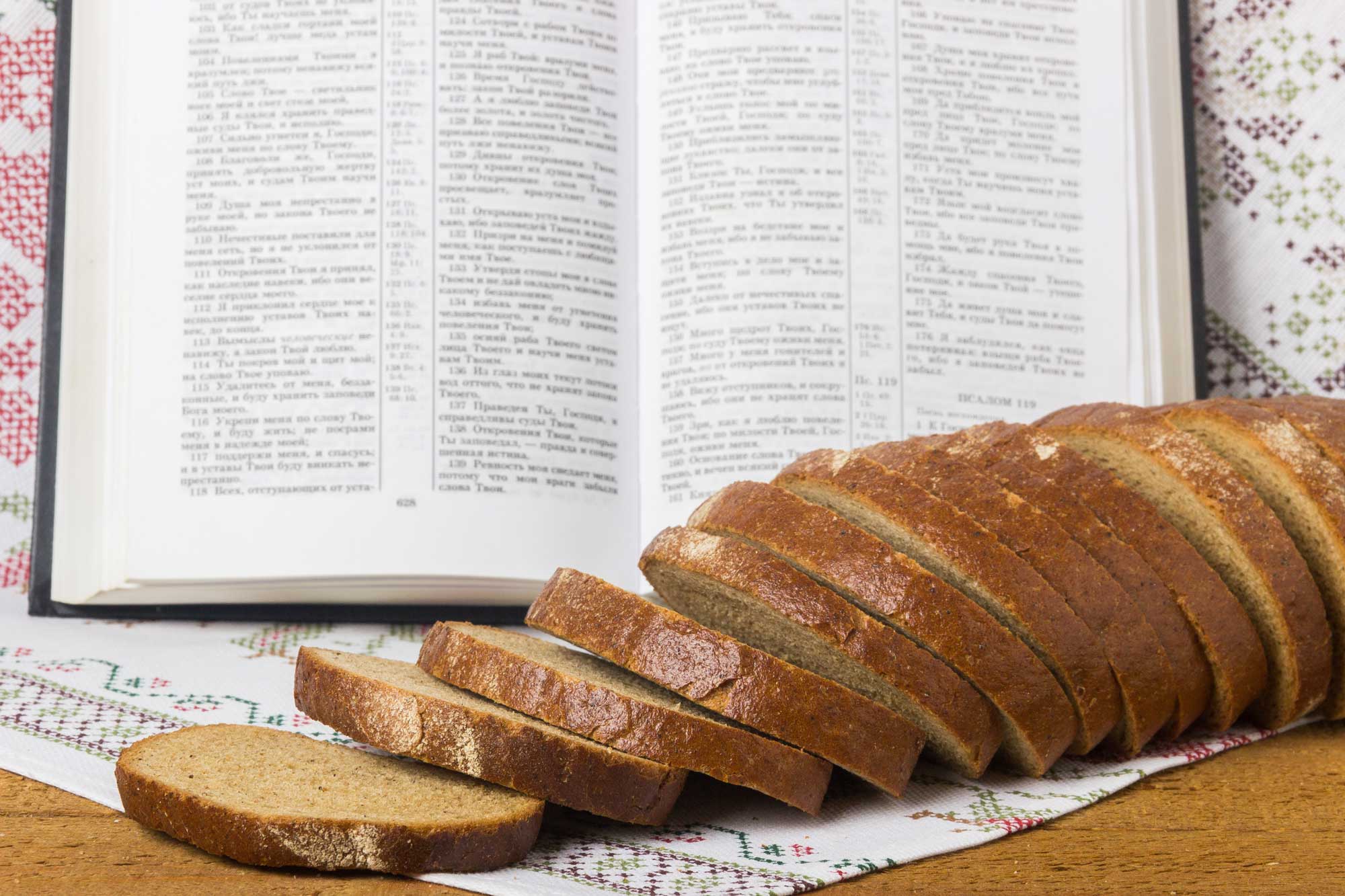 https://campaign-image.eu/zohocampaigns/31201000002446006_zc_v33_1602698548052_bible_et_pain.jpg