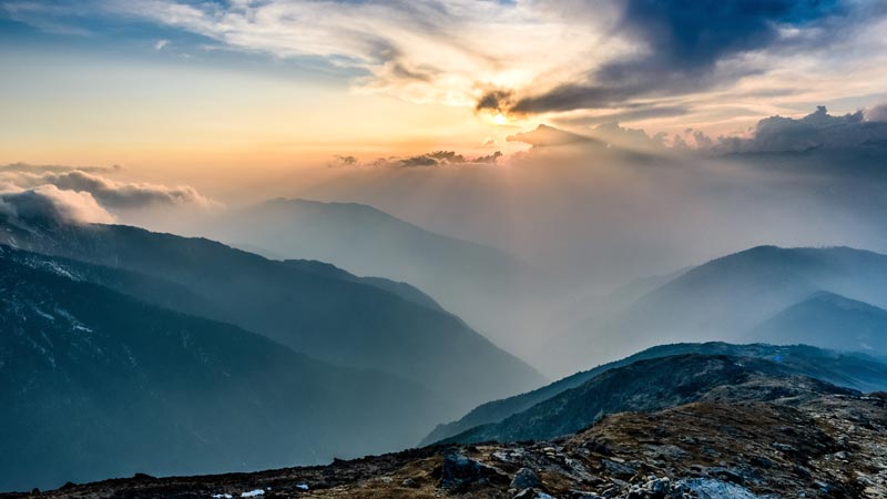 https://www.mandaley.fr/wp-content//2019/11/road-trip-en-moto-montagnes.jpg