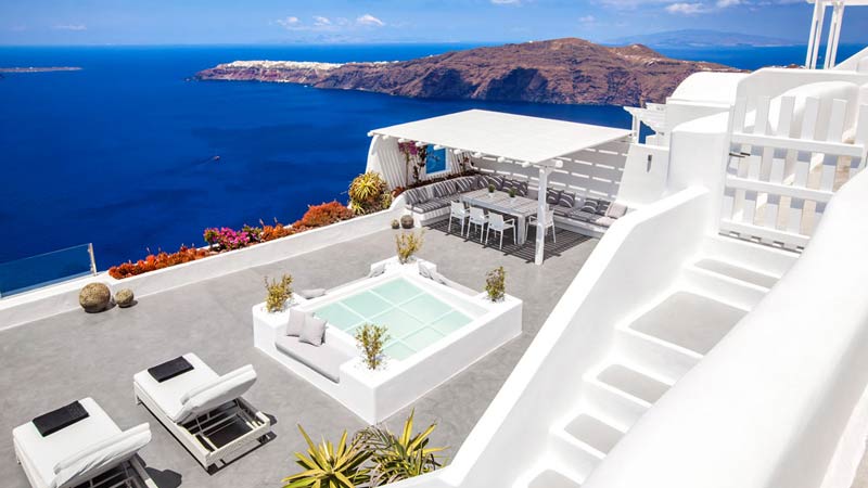 https://www.mandaley.fr/wp-content//2018/07/villa-de-luxe-a-santorin-vue.jpg