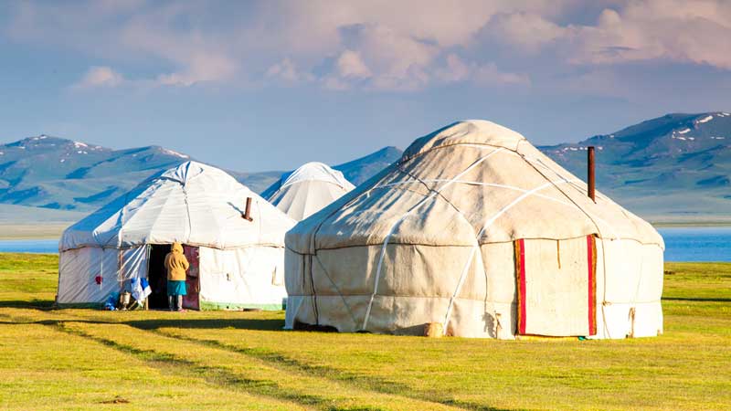 https://www.mandaley.fr/wp-content//2019/04/voyage-au-kirghisiztan-yourte.jpg