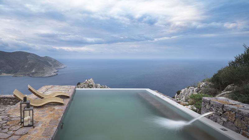 https://www.mandaley.fr/wp-content//2019/06/nuit-insolite-en-grece-piscine1.jpg