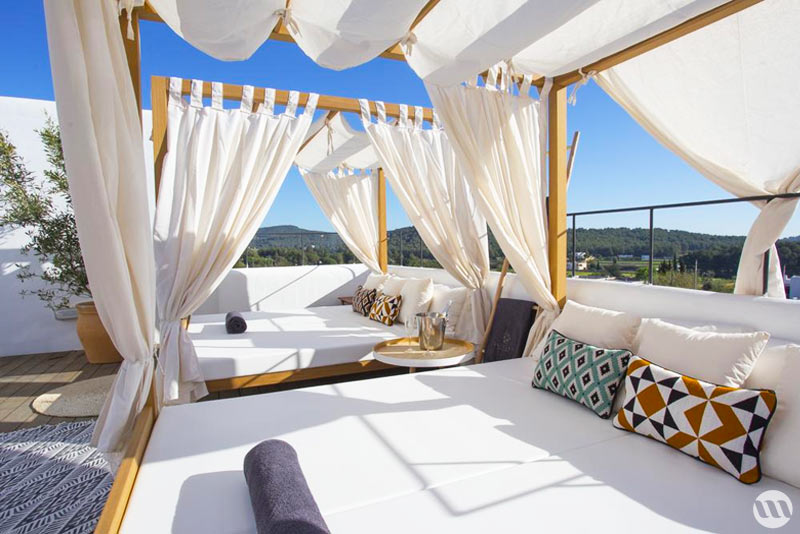 https://www.mandaley.fr/wp-content//2019/01/hotel-ibiza-gatzara-suites-terrasse.jpg