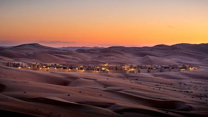https://www.mandaley.fr/wp-content//2014/08/Qasr-Al-Sarab-Desert1.jpg
