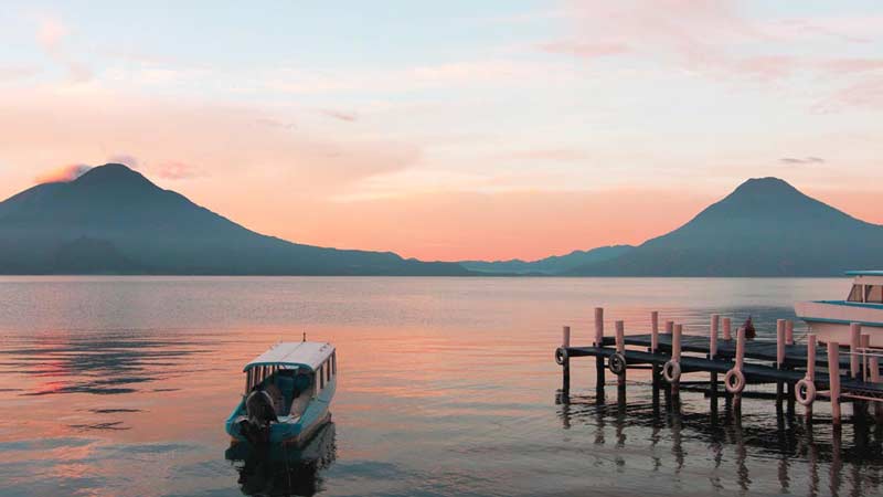 https://www.mandaley.fr/wp-content//2019/08/voyage-au-guatemala-volcan.jpg