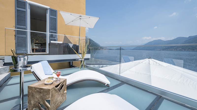 https://www.mandaley.fr/wp-content//2019/08/hotel-sur-les-rives-du-lac-de-come-transat.jpg