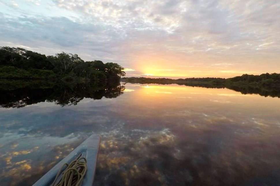 https://club.mandaley.fr/wp-content/uploads/2018/10/voyage-equateur-pirogue-amazonie.jpg