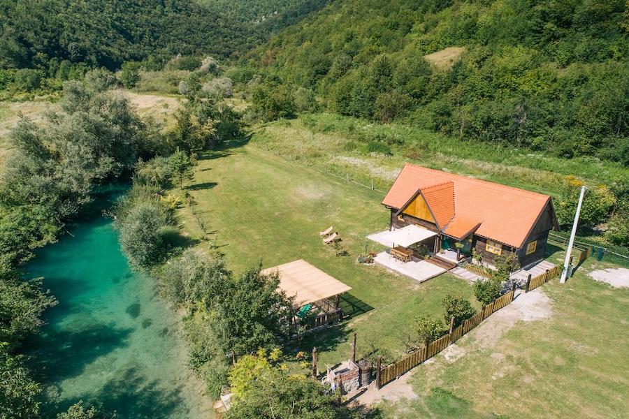 https://club.mandaley.fr/wp-content/uploads/2019/06/chalet-plitvice.jpg