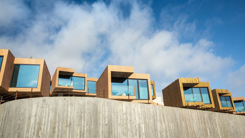 https://www.mandaley.fr/wp-content//2019/04/noah-surfhouse-portugal.jpg